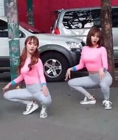 资讯《韩女团-韩女团紧身衣街头公演 最性感广