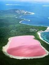 西非神奇梦幻湖如草莓奶昔