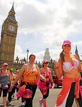 伦敦广场千人互殴